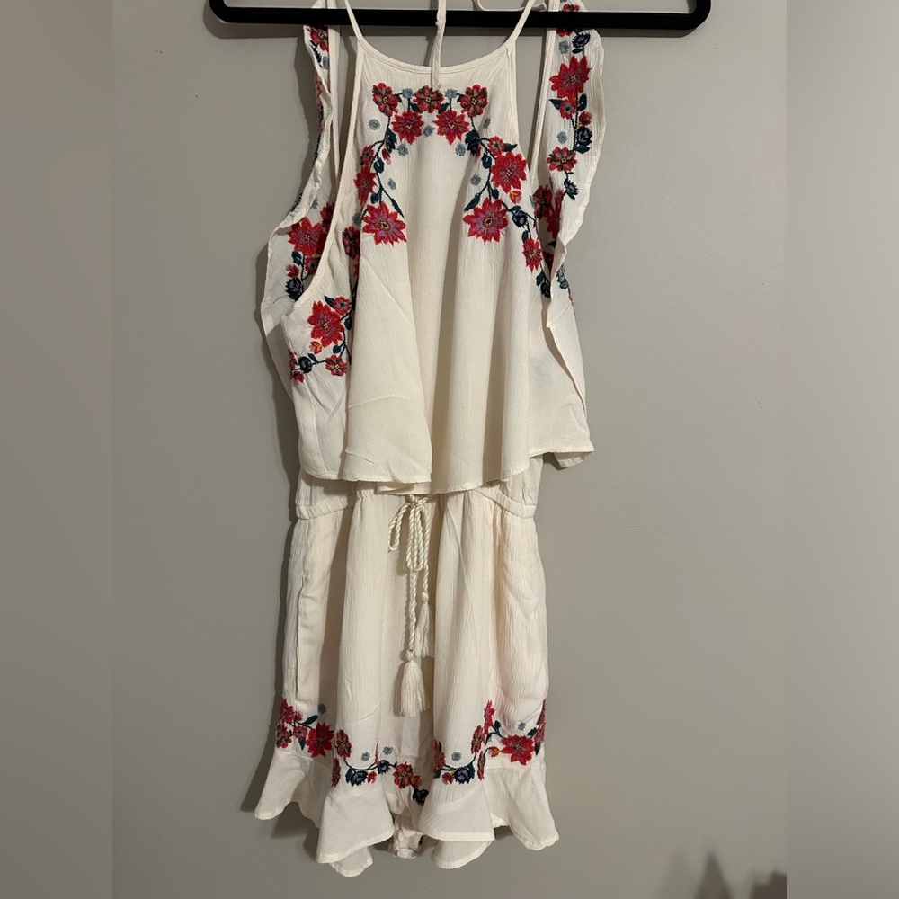 American Eagle Floral Embroidered Halter Romper. size XS. Excellent used Cond.